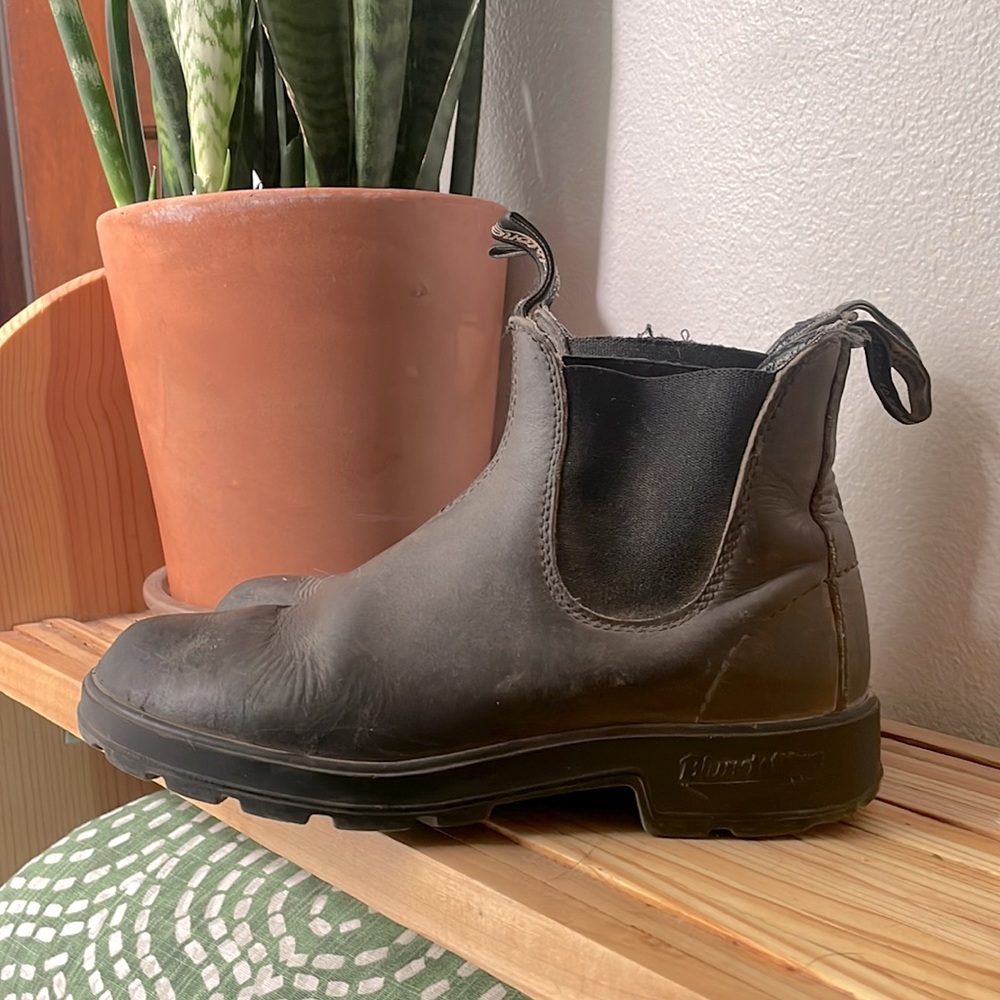 Black Blundstone